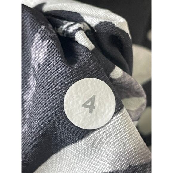 Lululemon Tracker Short III *4-way Stretch Black Beige Pattern size 4 - Picture 8 of 8